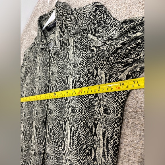 Norma Kamali Womens Snake Print Shirt Dress Size L Button Up Long Sleeve Stretch - Picture 3 of 8